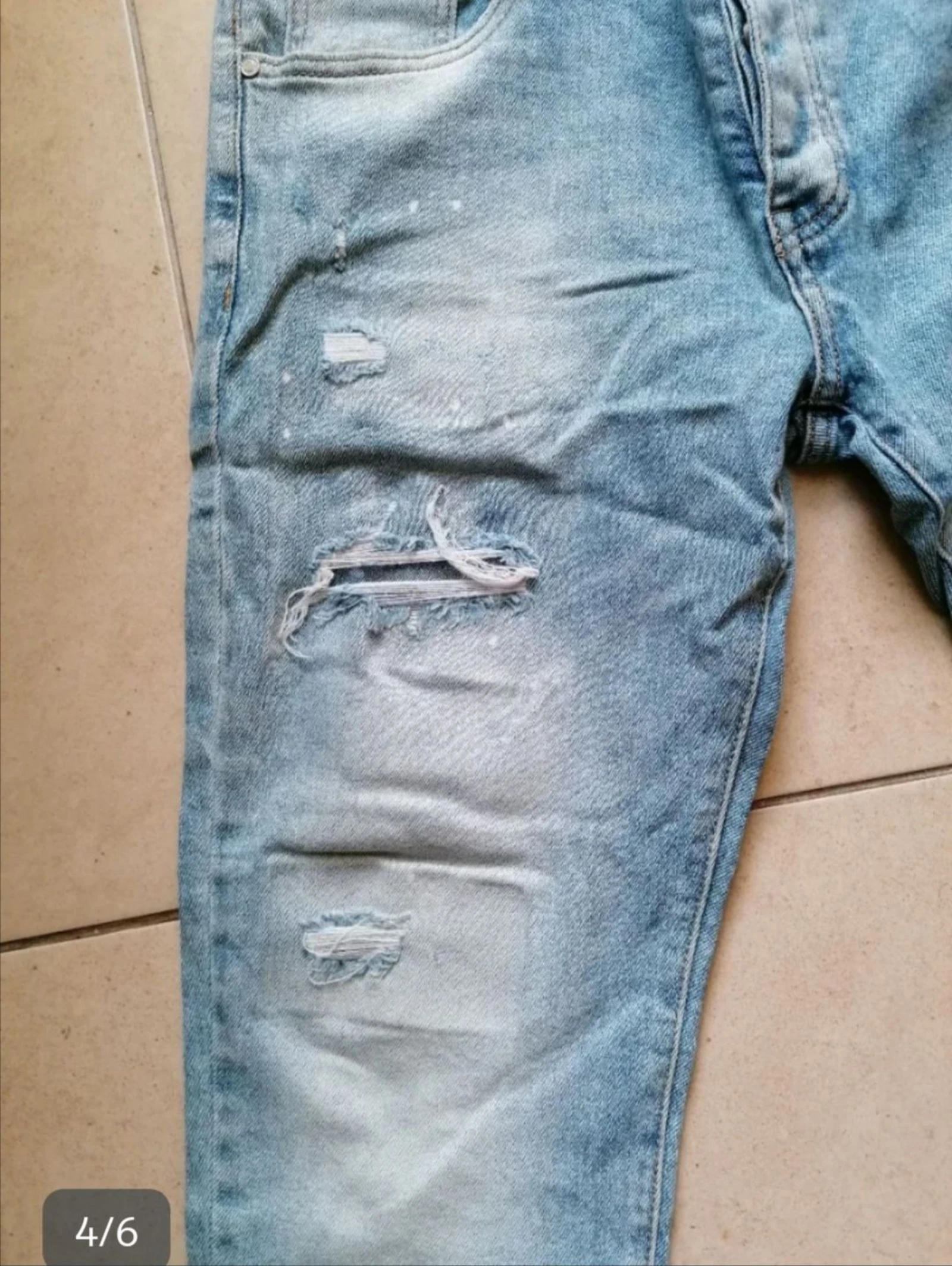 Distressed men's denim jeans – photo 4